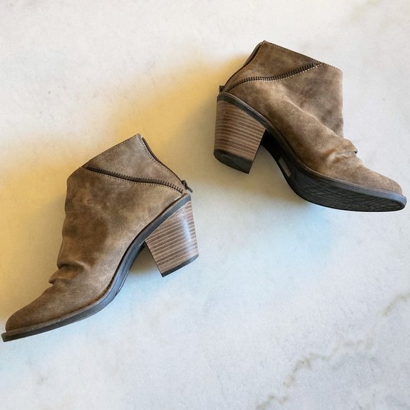 Blowfish Malibu distressed brown ankle boots, stacked heels, back zipper, size 9 - Picture 7 of 9